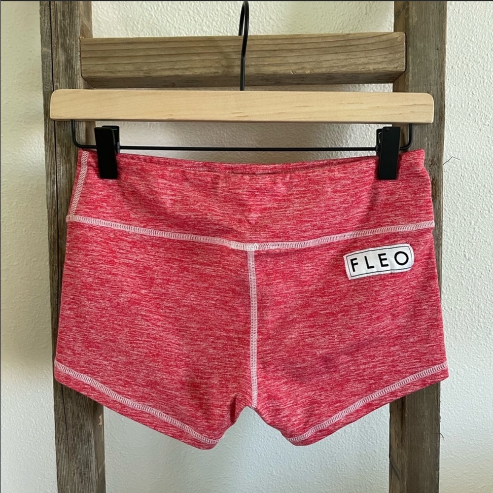 Fleo shorts // Heather red